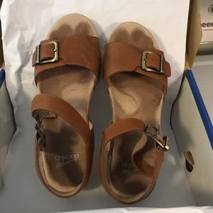 Sandals Tan Camel Sz 39